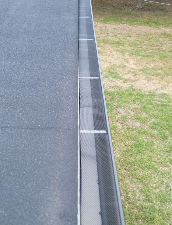 clean gutters in San Antonio